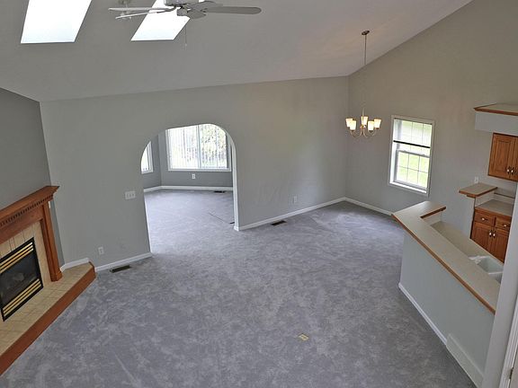 5th image of 82 Fairway Dr