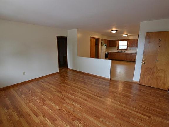 3rd image of 109 S Joliet St