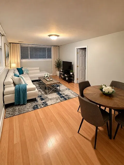 Furnished cozy one bedroom house with private entry in a quite and beautiful neighborhood. — Photo 2