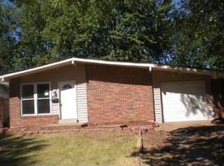 10517 Castle Dr, Saint Louis, MO 63136
