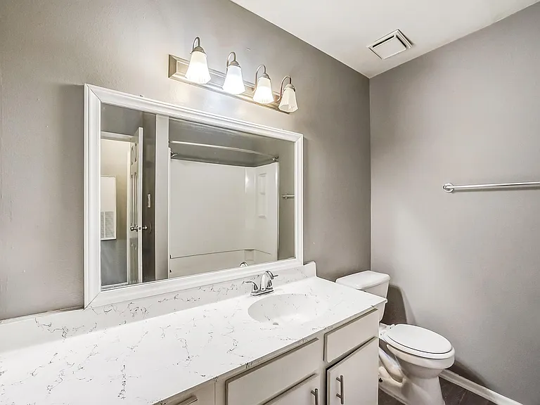 Spring Hill Village Apartments — Photo 10
