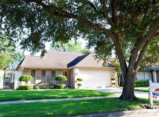 11926 Brook Meadows Ln, Meadows Place, TX 77477