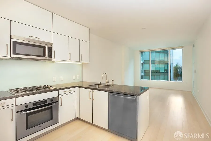 1 bed, 1.0 bath, 798 sqft, $5,950 — Photo 3