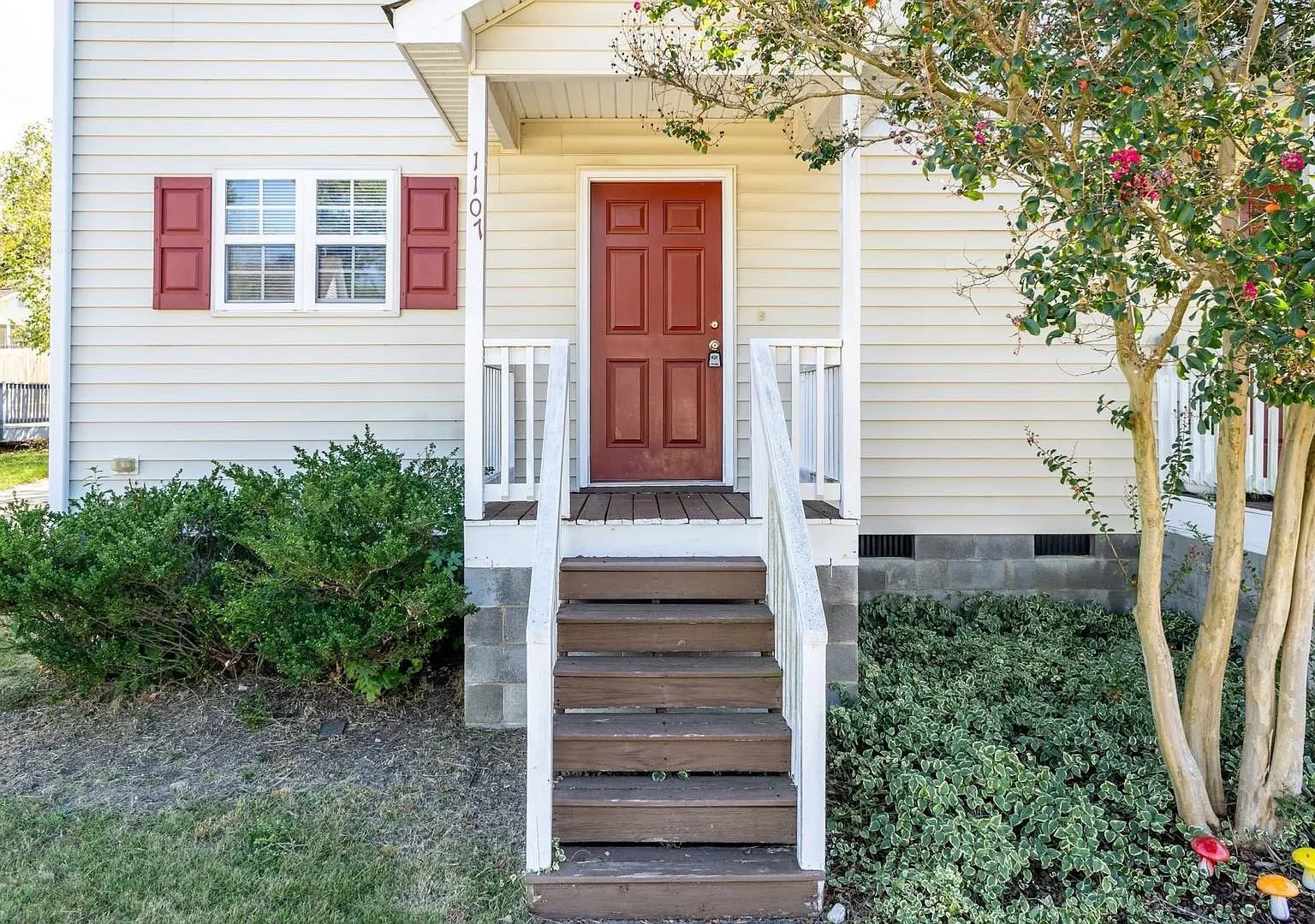 Three Bedroom Home! — Photo 2