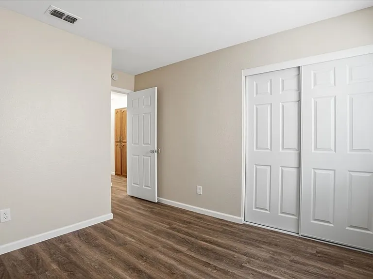 604 Hovey Way — Photo 17