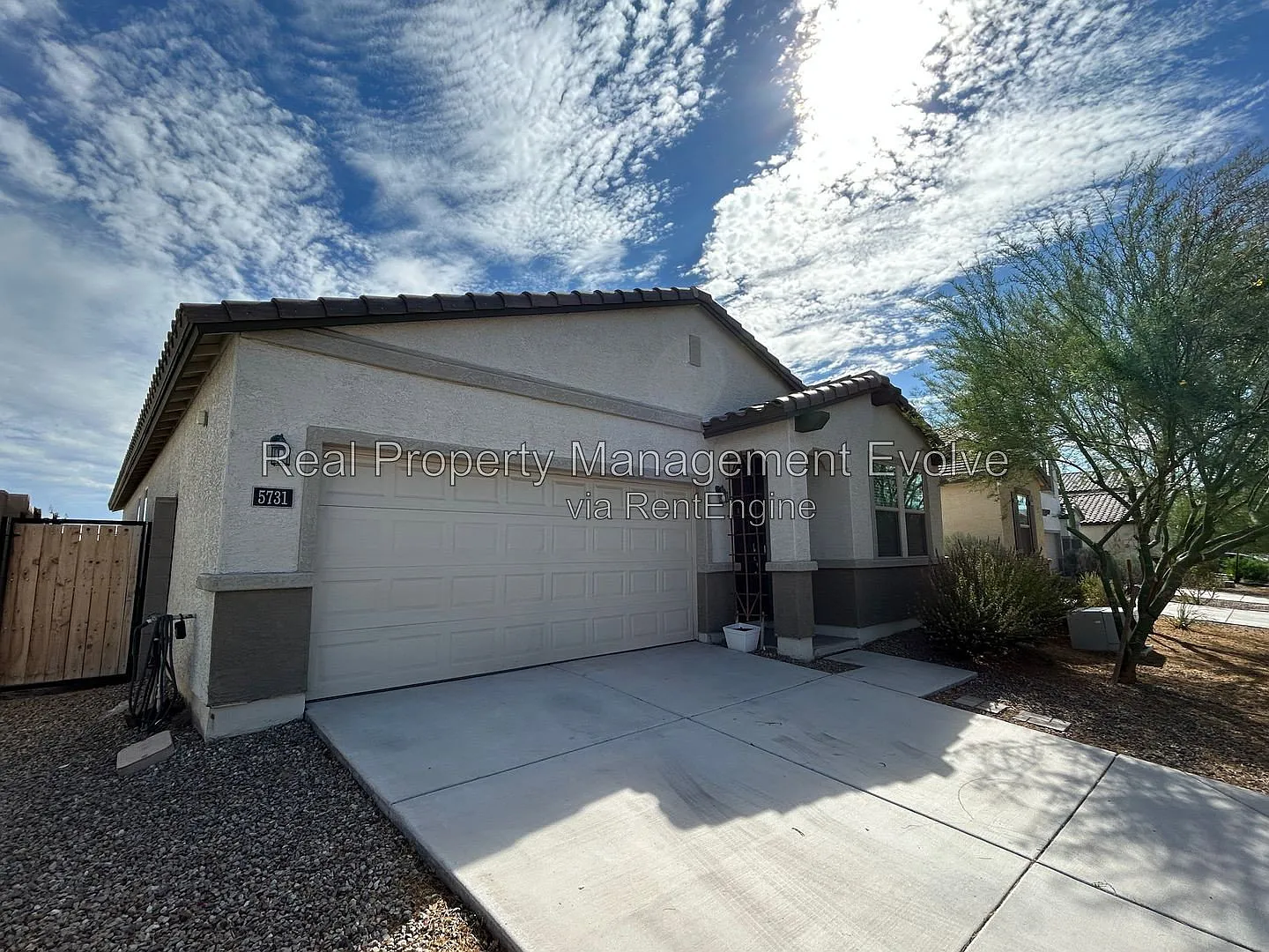 3 bed, 2.5 bath, 1801 sqft, $1,899 — Photo 2