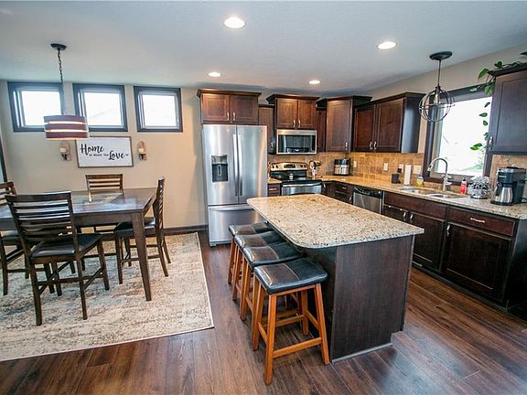 4th image of 332 Tailfeather Dr NW