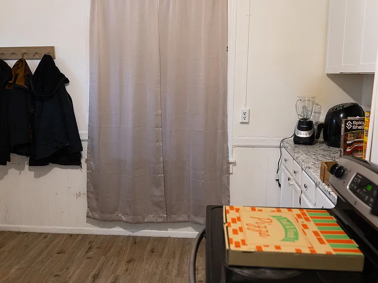 204-206 Barrett St #5 — Photo 8