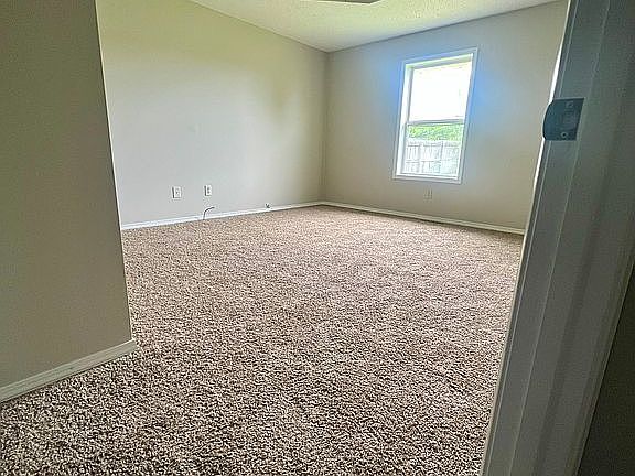 5th image of 103 Daleview Cir