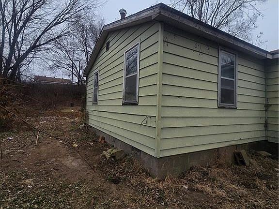 2nd image of 1901 Spring St