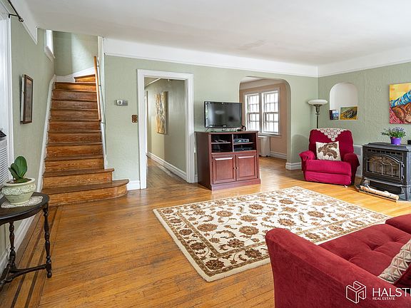 3rd image of 3224 Tibbett Ave