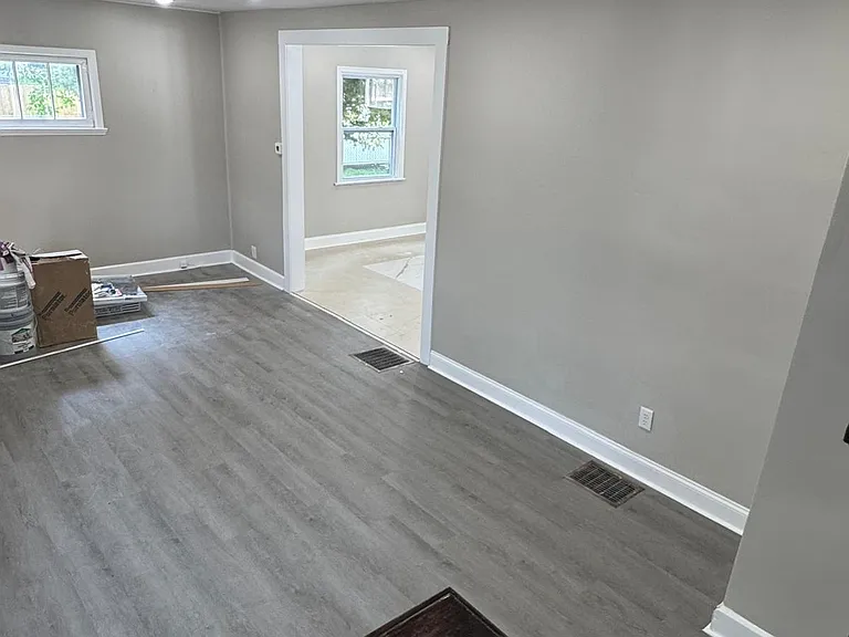 445 W 25th St — Photo 13