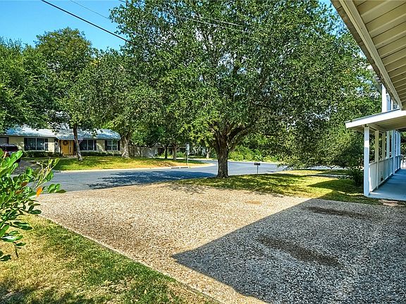 5th image of 1011 Berrywood Dr