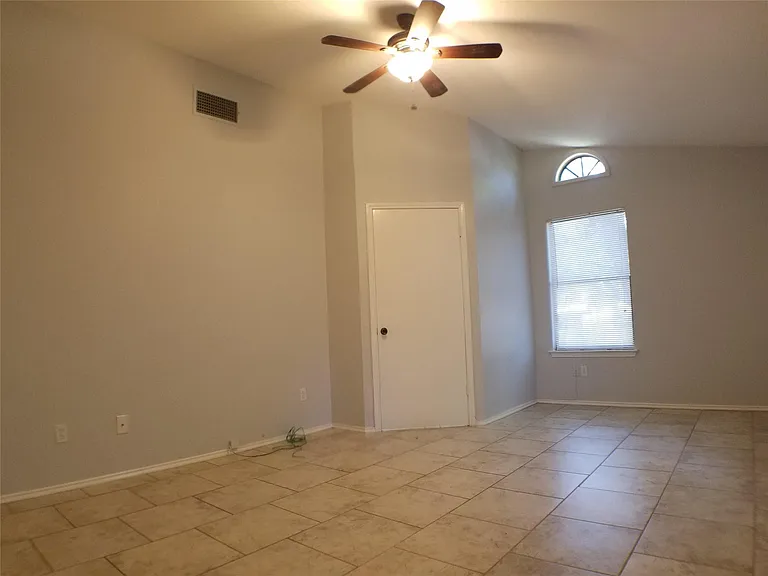 8310 Los Ranchos Dr — Photo 15