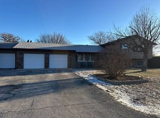 1238 Lakewood Dr, Somonauk, IL 60552