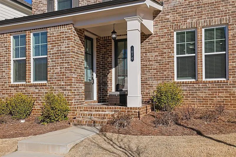 4 bed, 3.0 bath, 2502 sqft, $3,500 — Photo 2