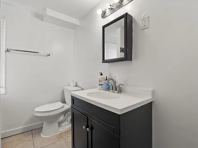 1130 Crease St — Photo 21