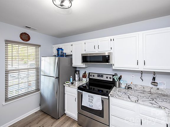 3rd image of 6137 Windsor Gate Ln