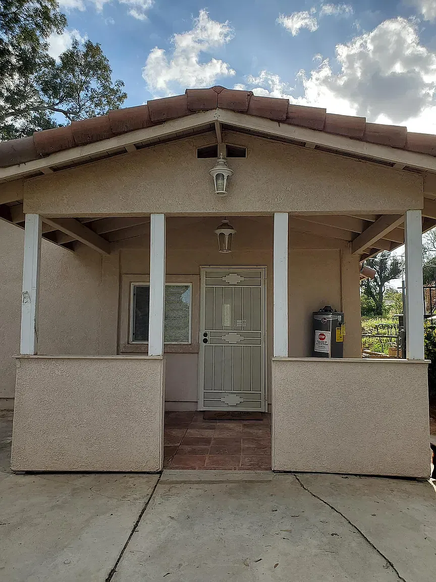 2 bed, 800 sqft, $1,999 — Photo 2