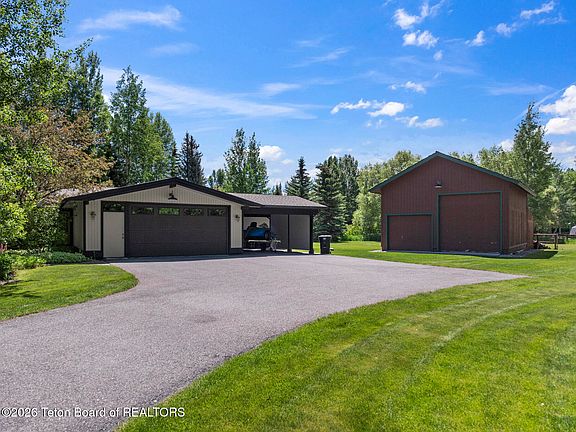 3rd image of 3650 S North Meadow Rd