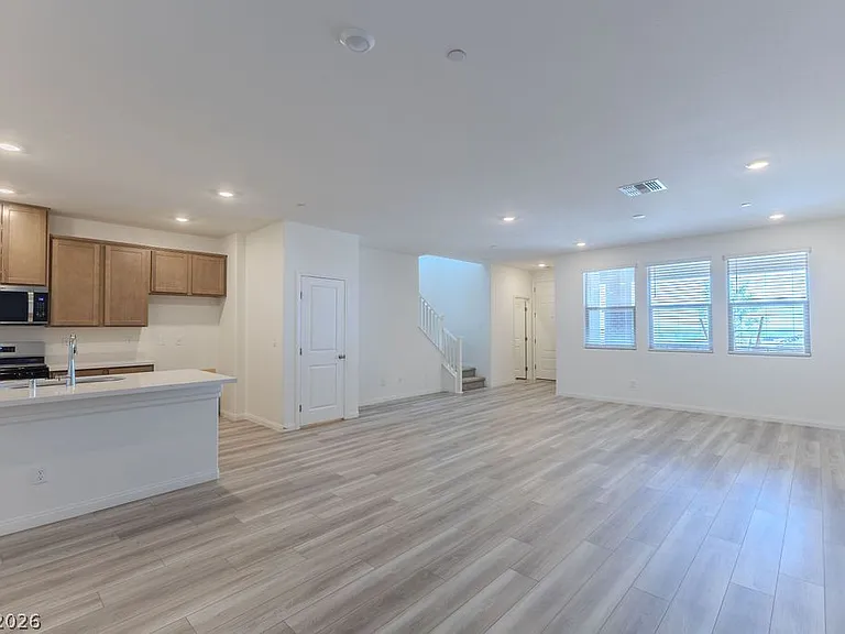 60 Hornbeck Ln — Photo 3