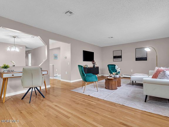 4th image of 19 Plymouth Drive