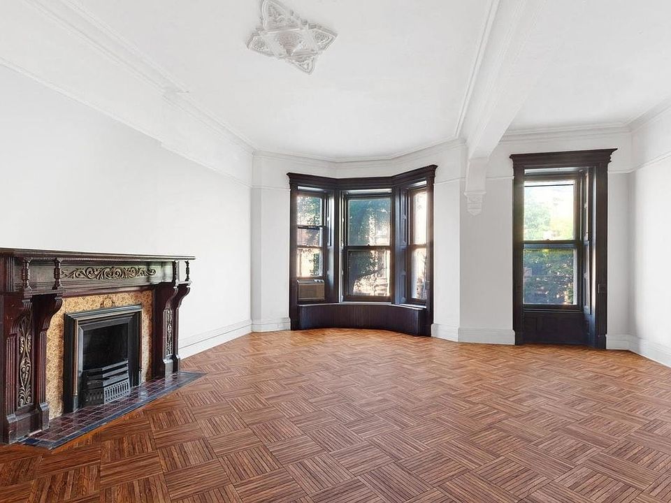 1st image of 912 President St #2