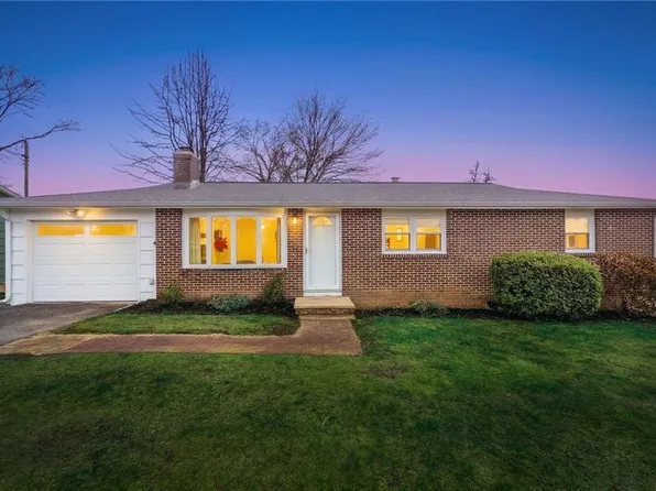 137 Monterey Dr, West Warwick, RI 02893