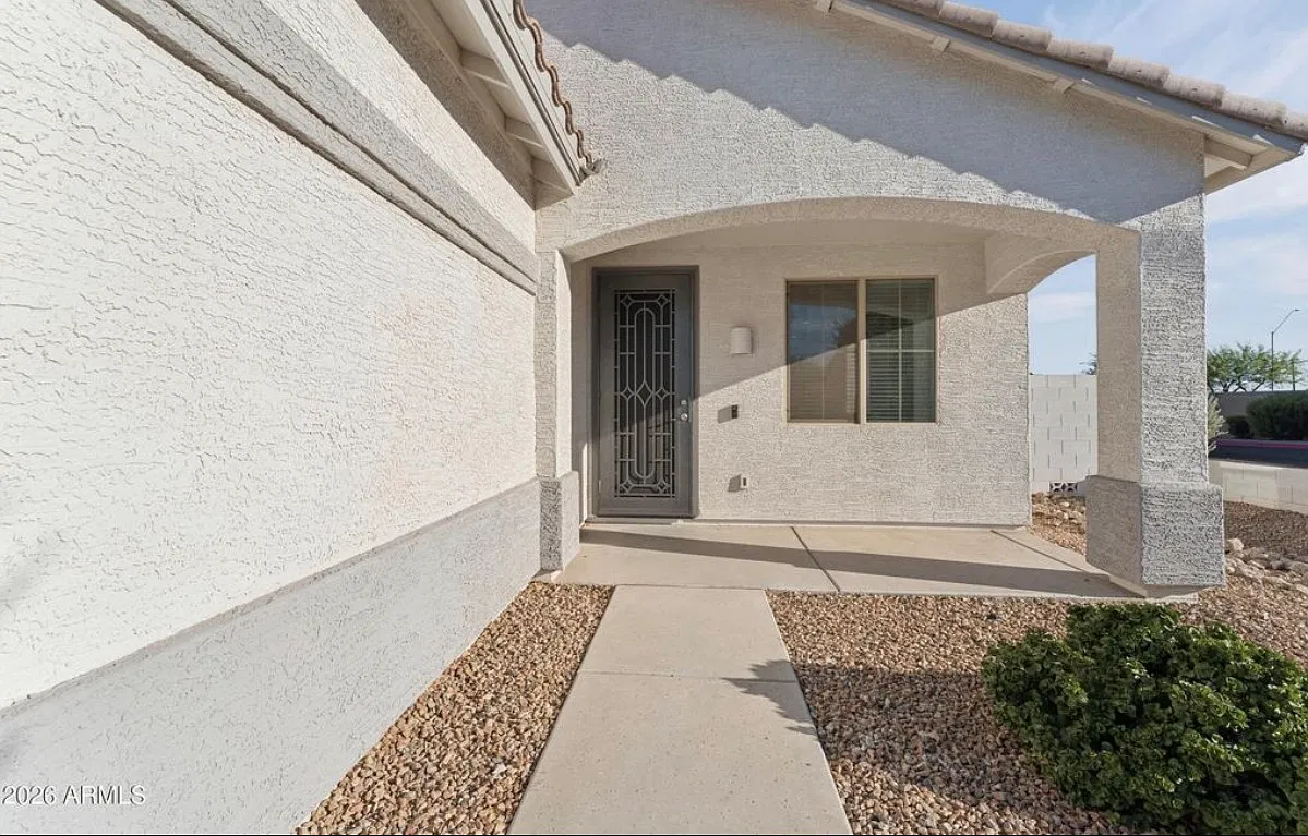 3 bed, 1270 sqft, $2,500 — Photo 2