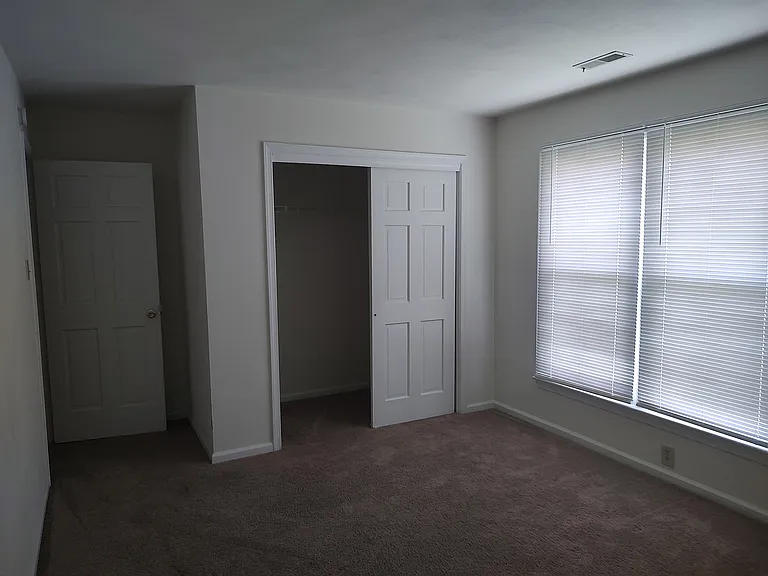 421 Currituck Dr — Photo 32