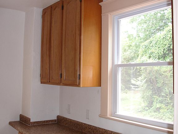 5th image of 311 Forest St