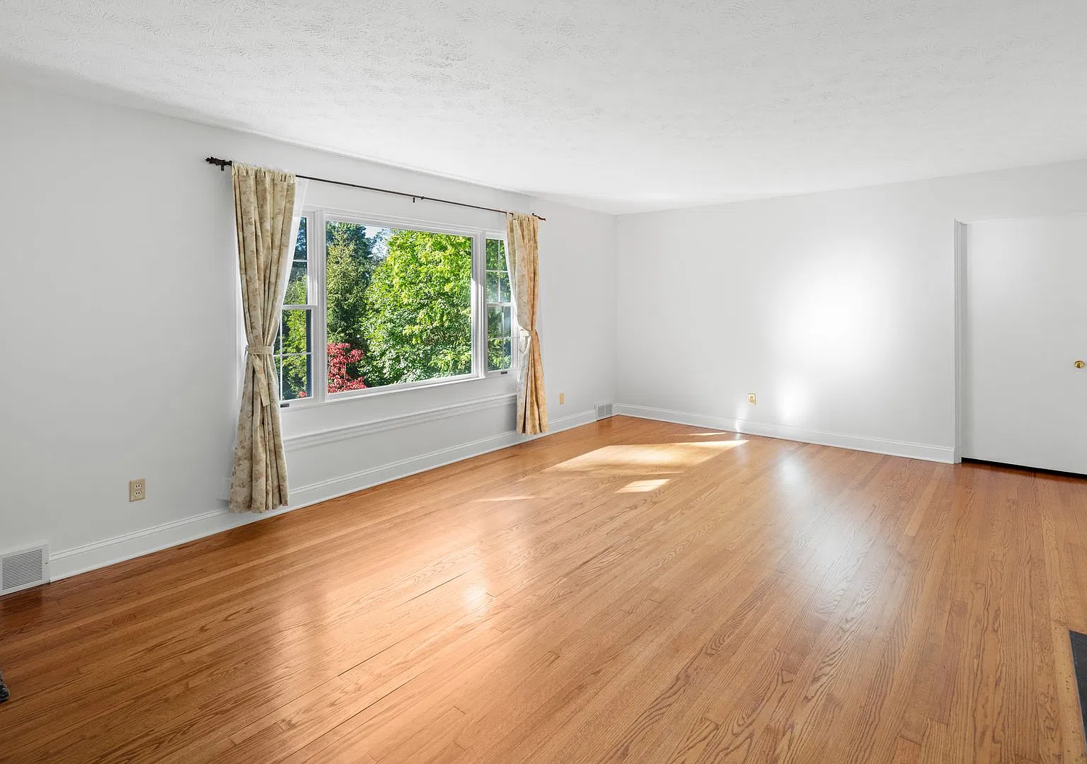 House in Wonderful Grove Park — Photo 2