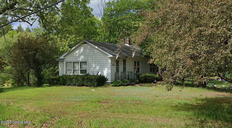 3rd image of 407 Gansevoort Road