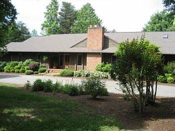 1st image of 810 Riverbend Dr
