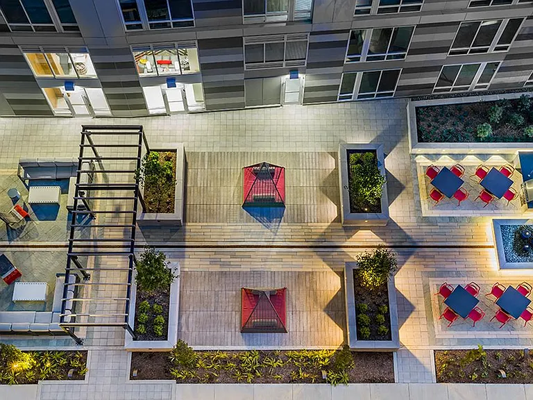 Modern on M — Photo 14