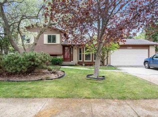 34434 Shorewood Dr, New Baltimore, MI