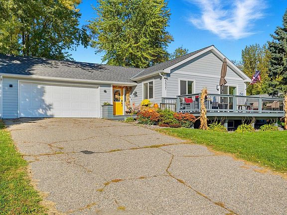 3rd image of 5527 Sunset Cir