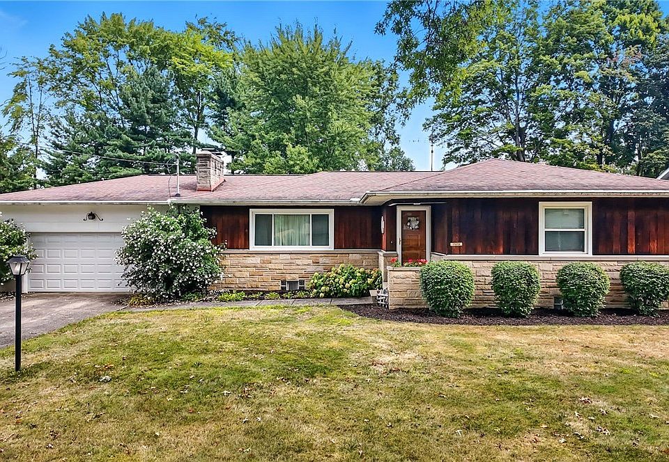 1st image of 7979 Brookwood Dr NE