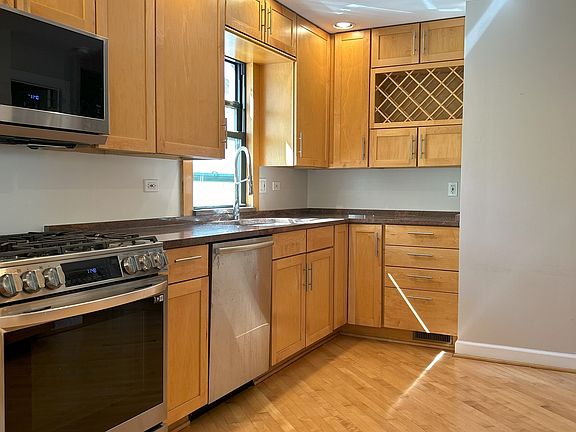 3rd image of 821 Hannah Ave