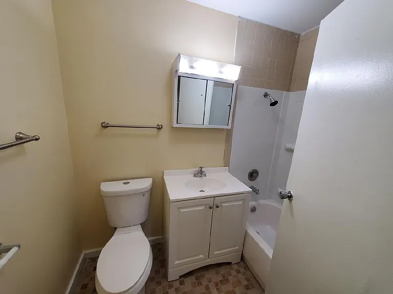 Abbott Acres Apartments — Photo 45