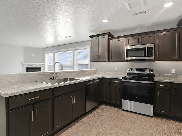 119 42nd Ave NE #104 — Photo 3