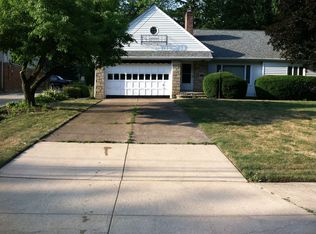 19541 Story Rd, Rocky River, OH 44116