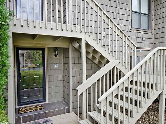 2nd image of 250 Grand Isle Dr APT 1C