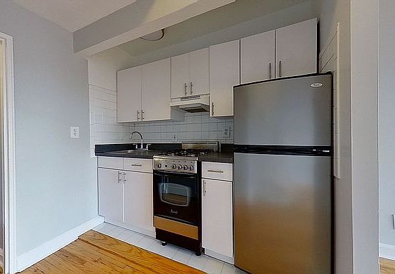 3rd image of 1582 1st Ave APT 4C
