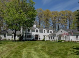 50 Mill Hollow Dr, Moreland Hills, OH