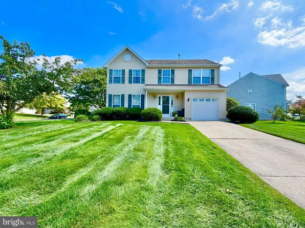 24 Woodyfield Ln, Delran, NJ 08075