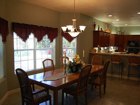 4th image of 12 Audubon Ln