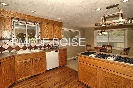3rd image of 4340 N Stratford Dr