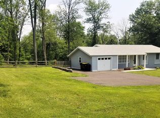 221 Farmers Ln, Sellersville, PA 18960