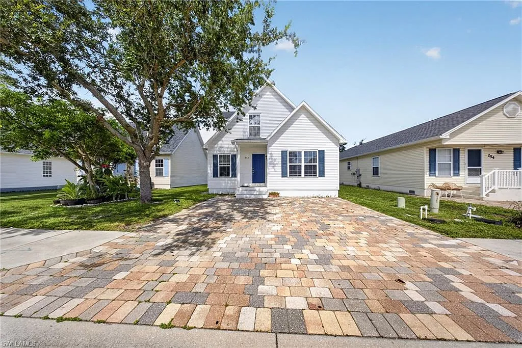 3 bed, 2.5 bath, 1469 sqft, $2,350 — Photo 3